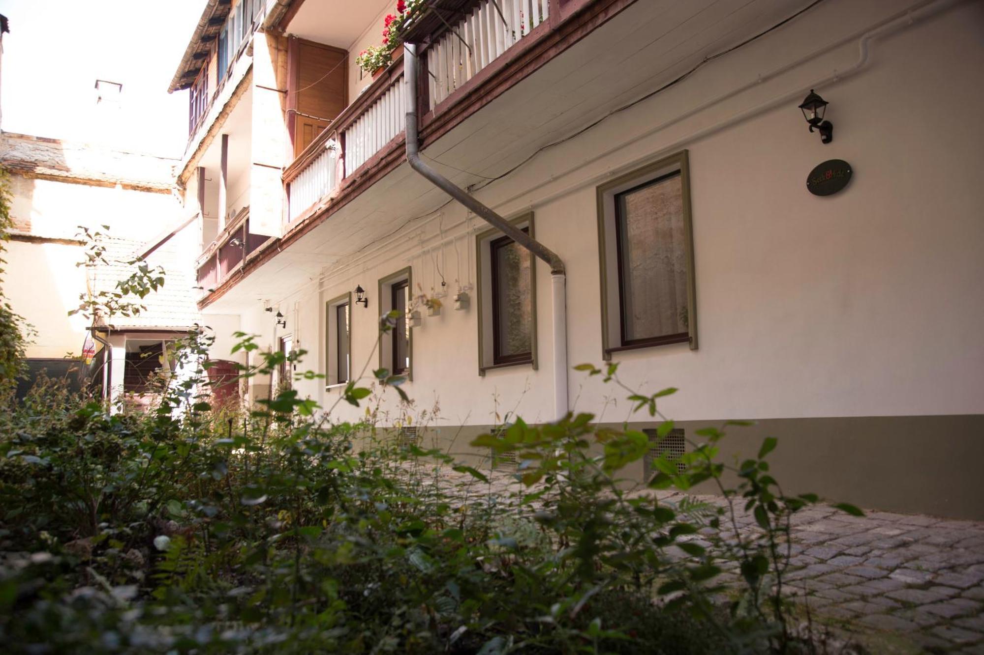 Seek And Hide - Little Julia's Hideaway * Brasov