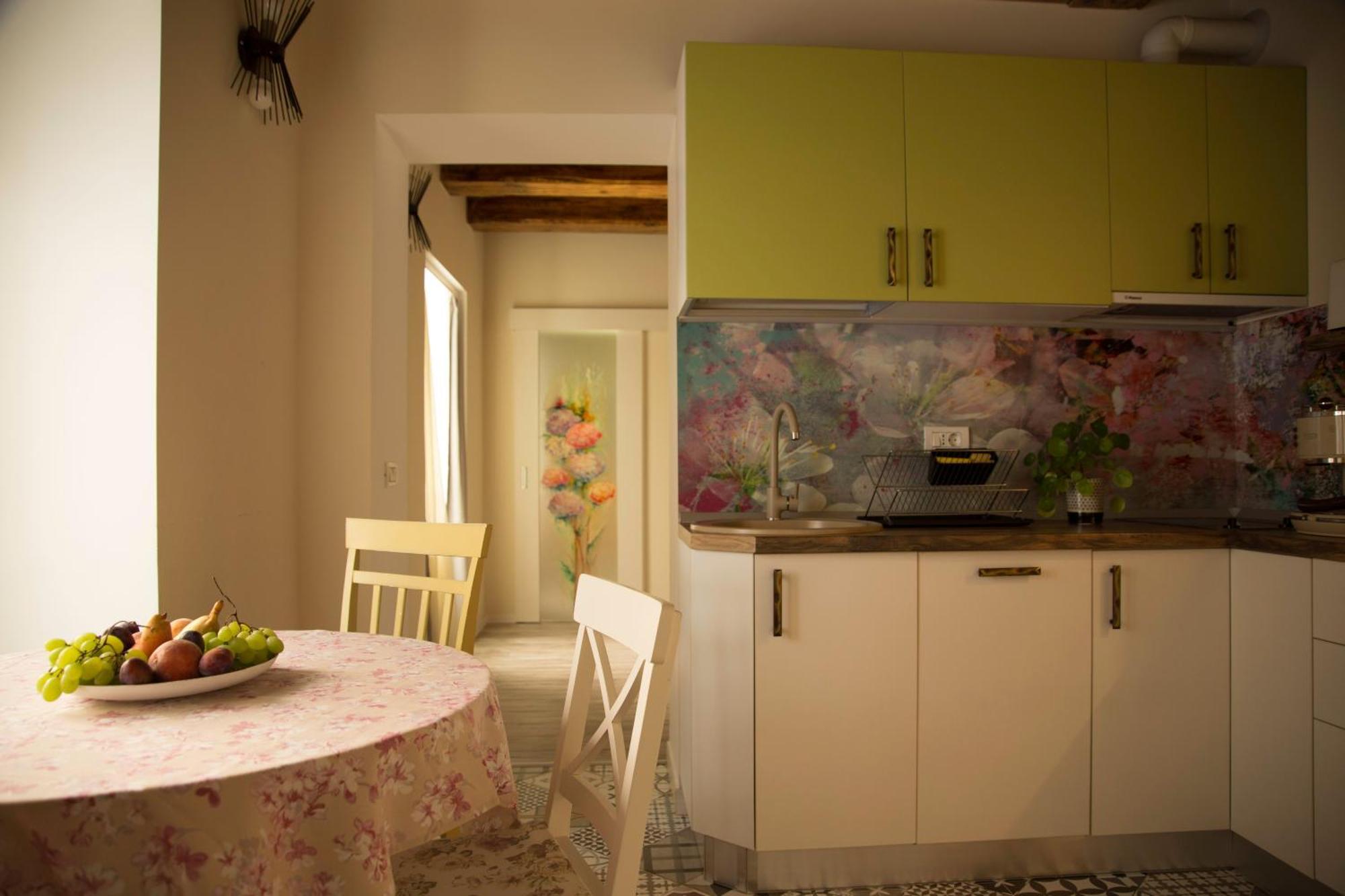 Seek And Hide - Little Julia's Hideaway Apartment *