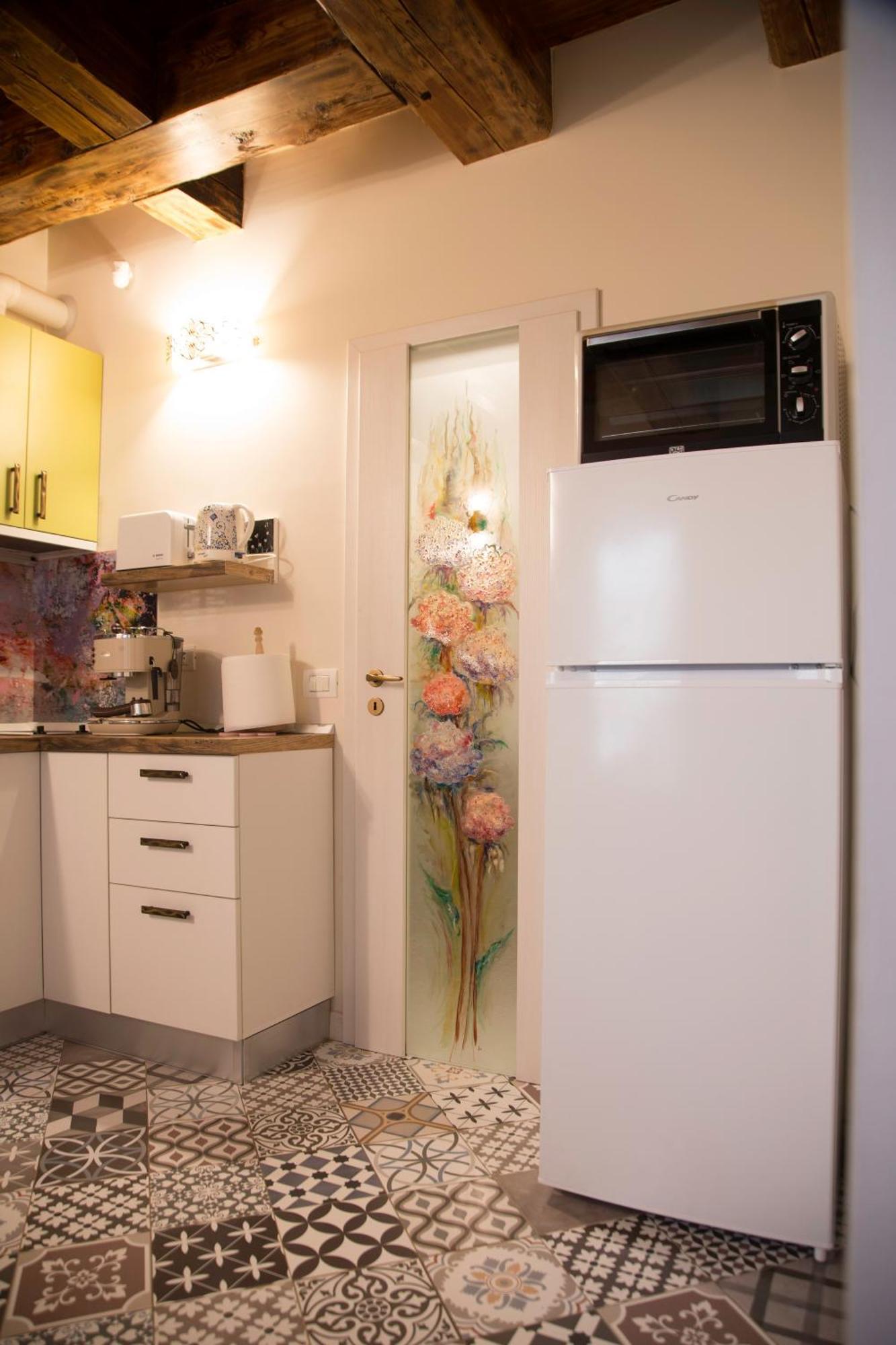 Apartment Seek And Hide - Little Julia's Hideaway