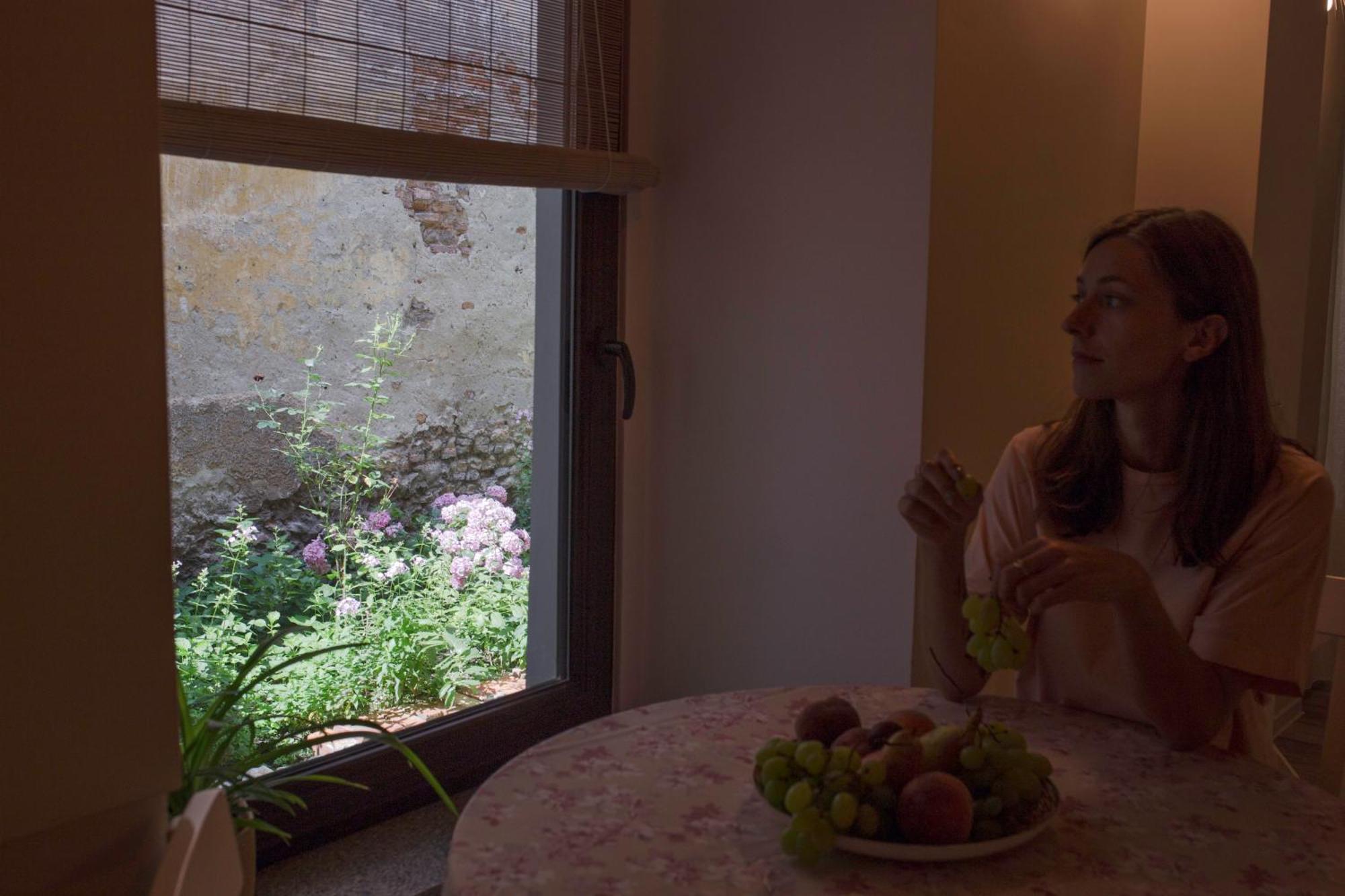 Apartment Seek And Hide - Little Julia's Hideaway *