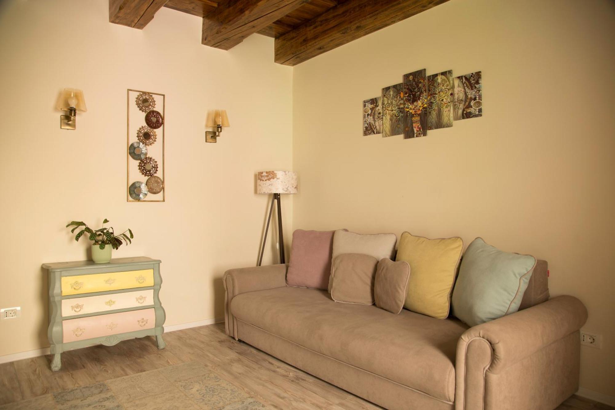 Seek And Hide - Little Julia's Hideaway Apartment