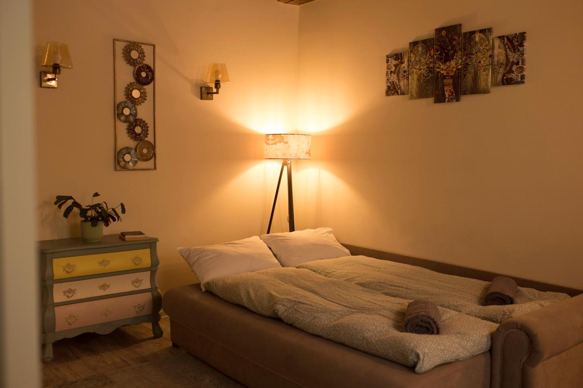 Apartment Seek And Hide - Little Julia's Hideaway *